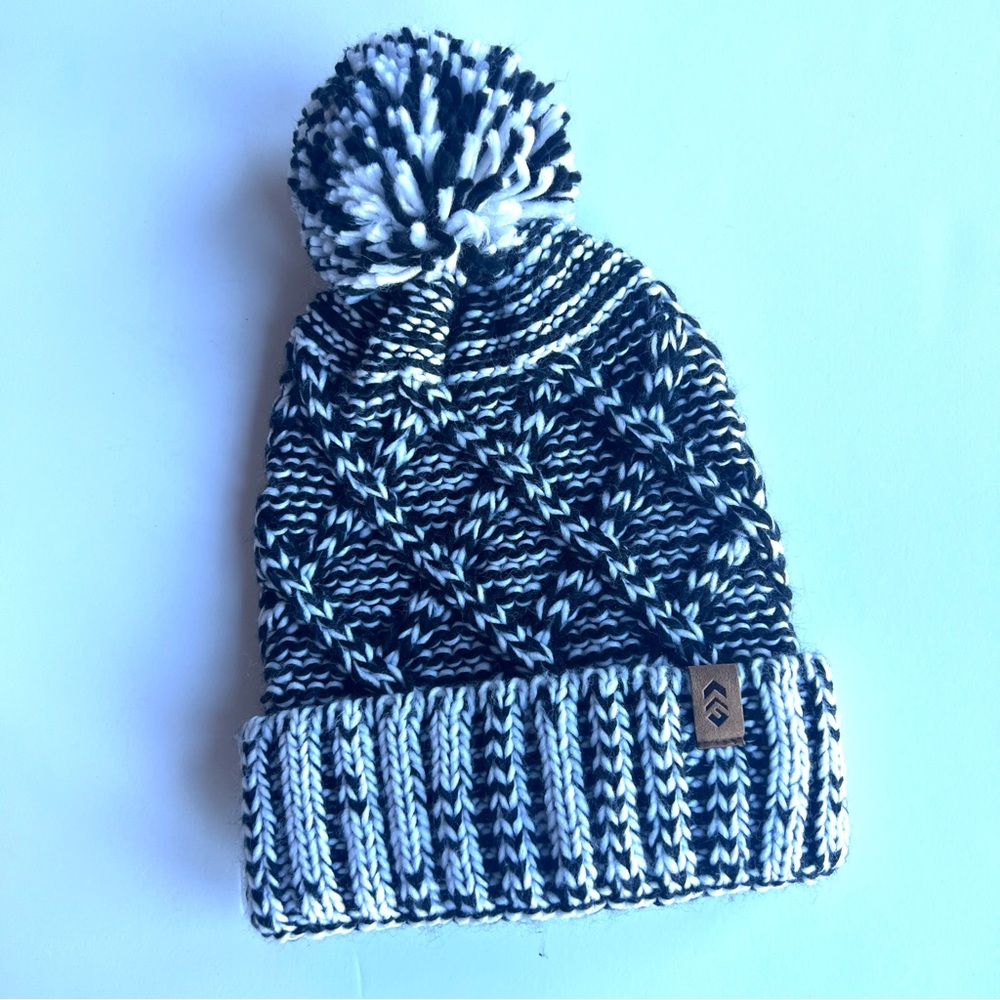 FREE COUNTRY WOMEN’S KNIT BEANIE WITH FAUX FUR POM POM (NEW) SIZE- O/S